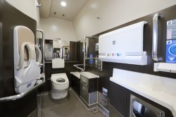 北陸新幹線の新型車両E7系 トイレ