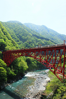 黒部峡谷鉄道トロッコ列車　営業日程